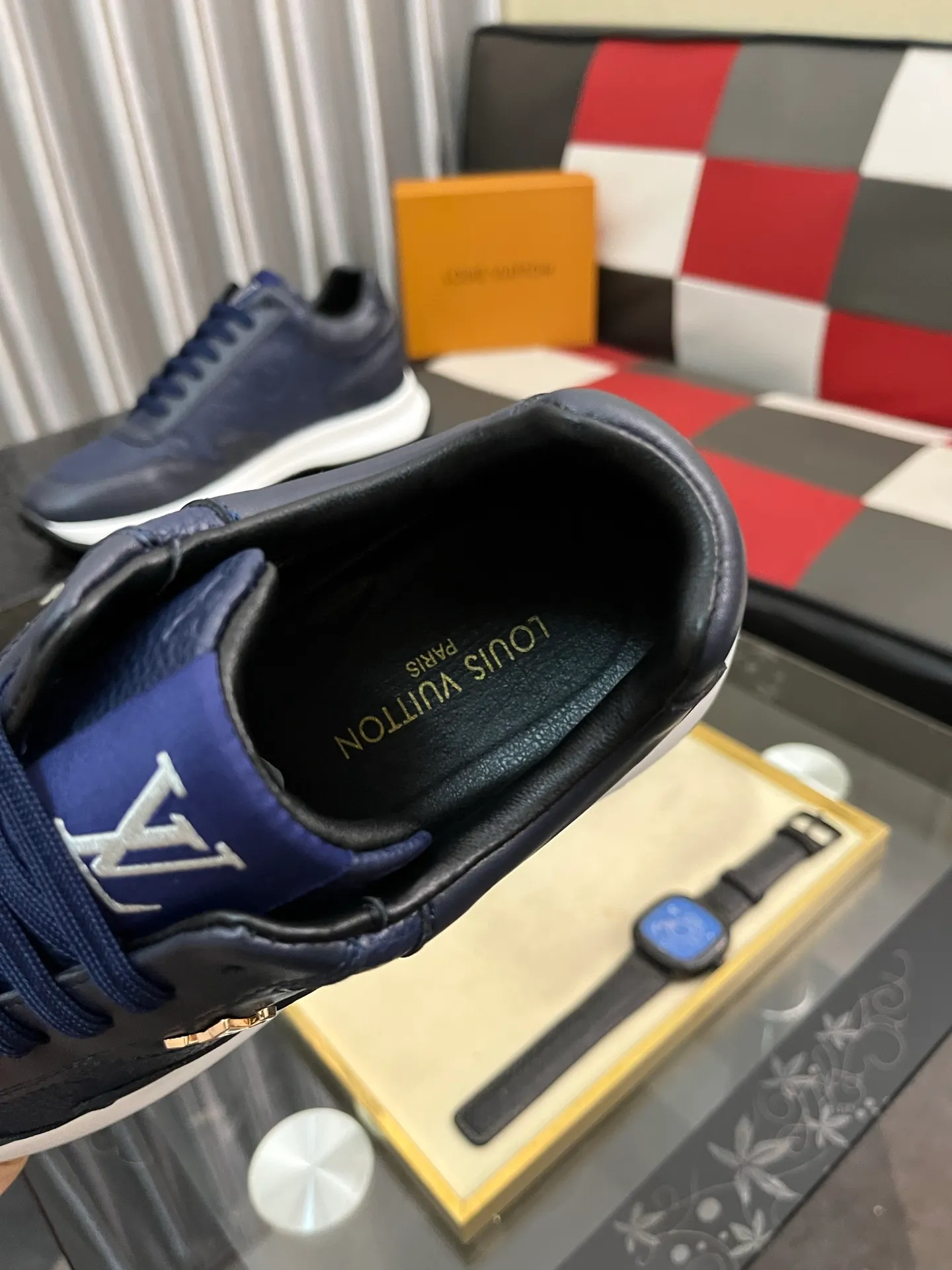 Men's shoes💰438⌚️⌚️《Louis vuitton/LV Louis Vuitton》original quality.~ Unique modern style sneakers. 🏃A must-have casual shoe for trendy men😍😍 Original brand imported from Italy, imported original leather, cowhide lining (refuses to discolor and grind feet) sole: original sole provided by the original factory, French lazy style design ⚠️Fit to the feet, original quality, super comfortable original sole. Code number: 38-443️⃣Colors available